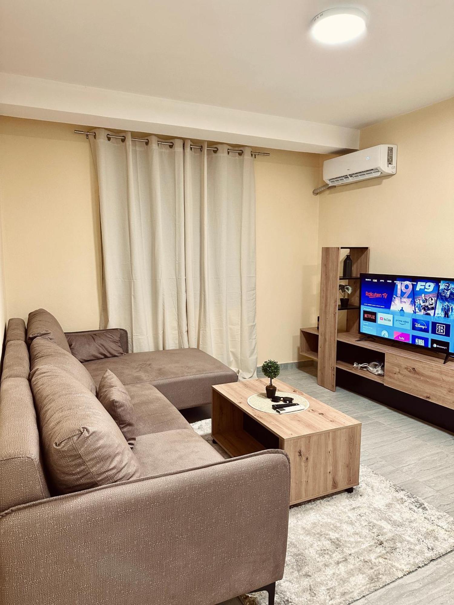 Urban Apartment In Blloku Tirana Buitenkant foto