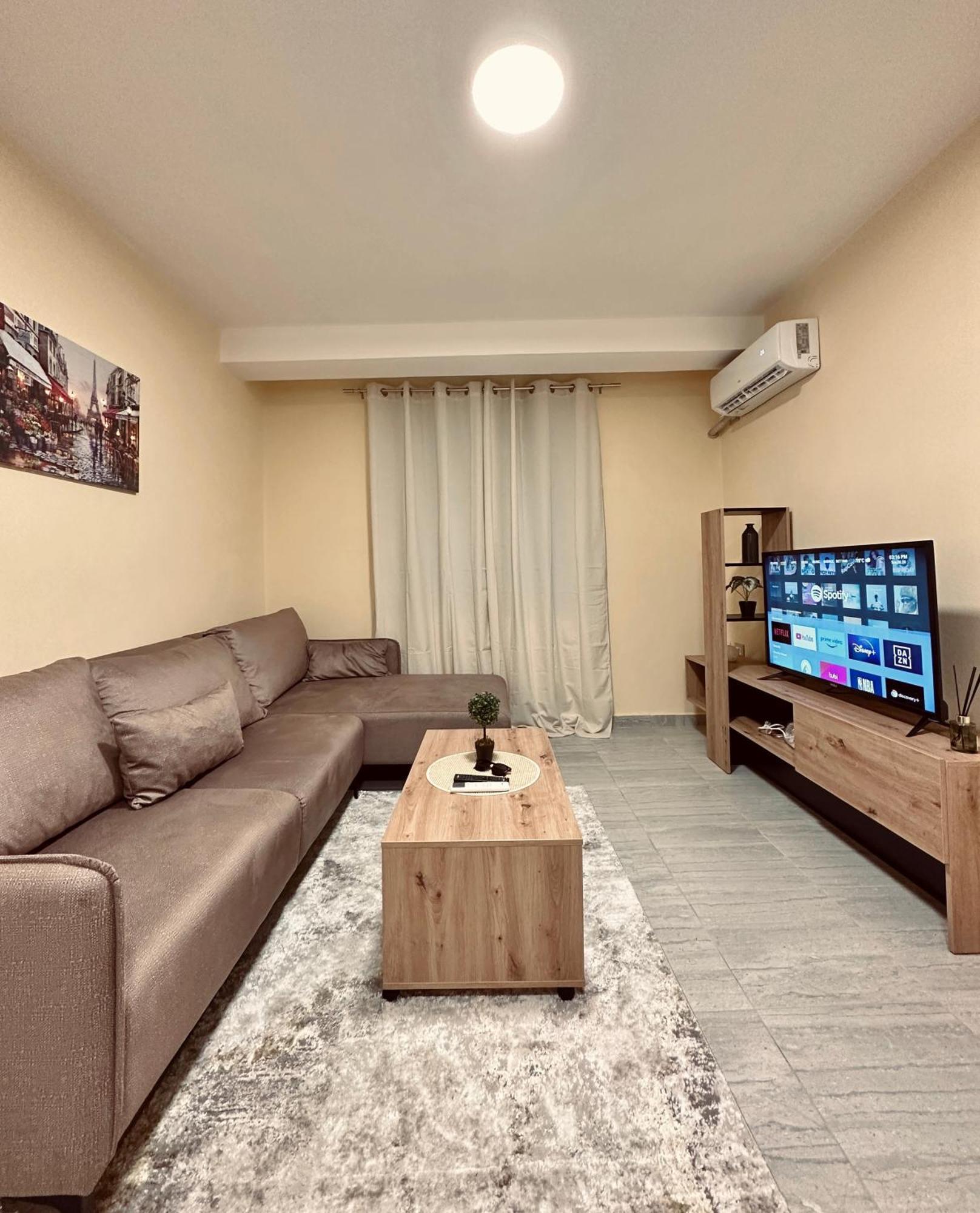Urban Apartment In Blloku Tirana Buitenkant foto