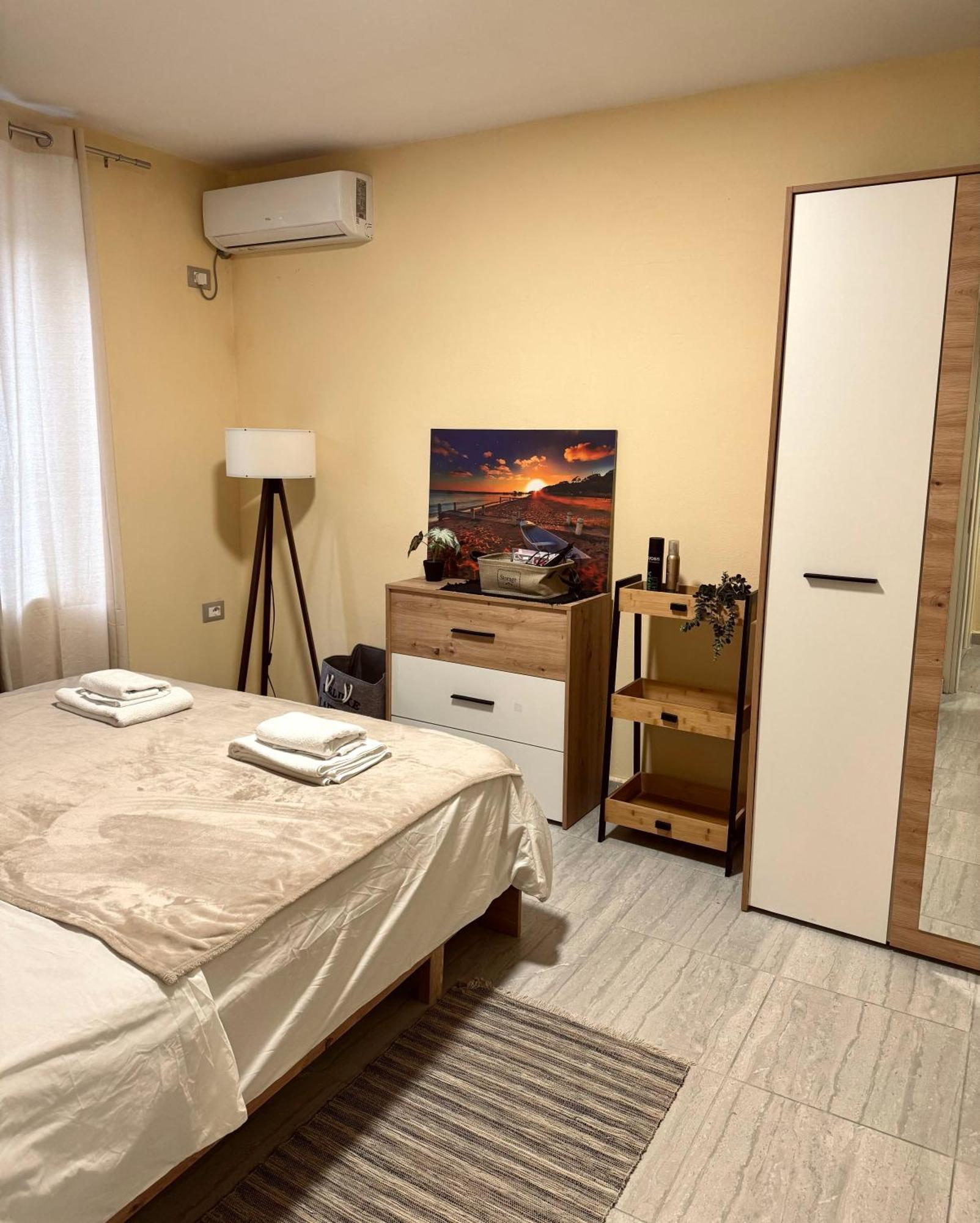 Urban Apartment In Blloku Tirana Buitenkant foto