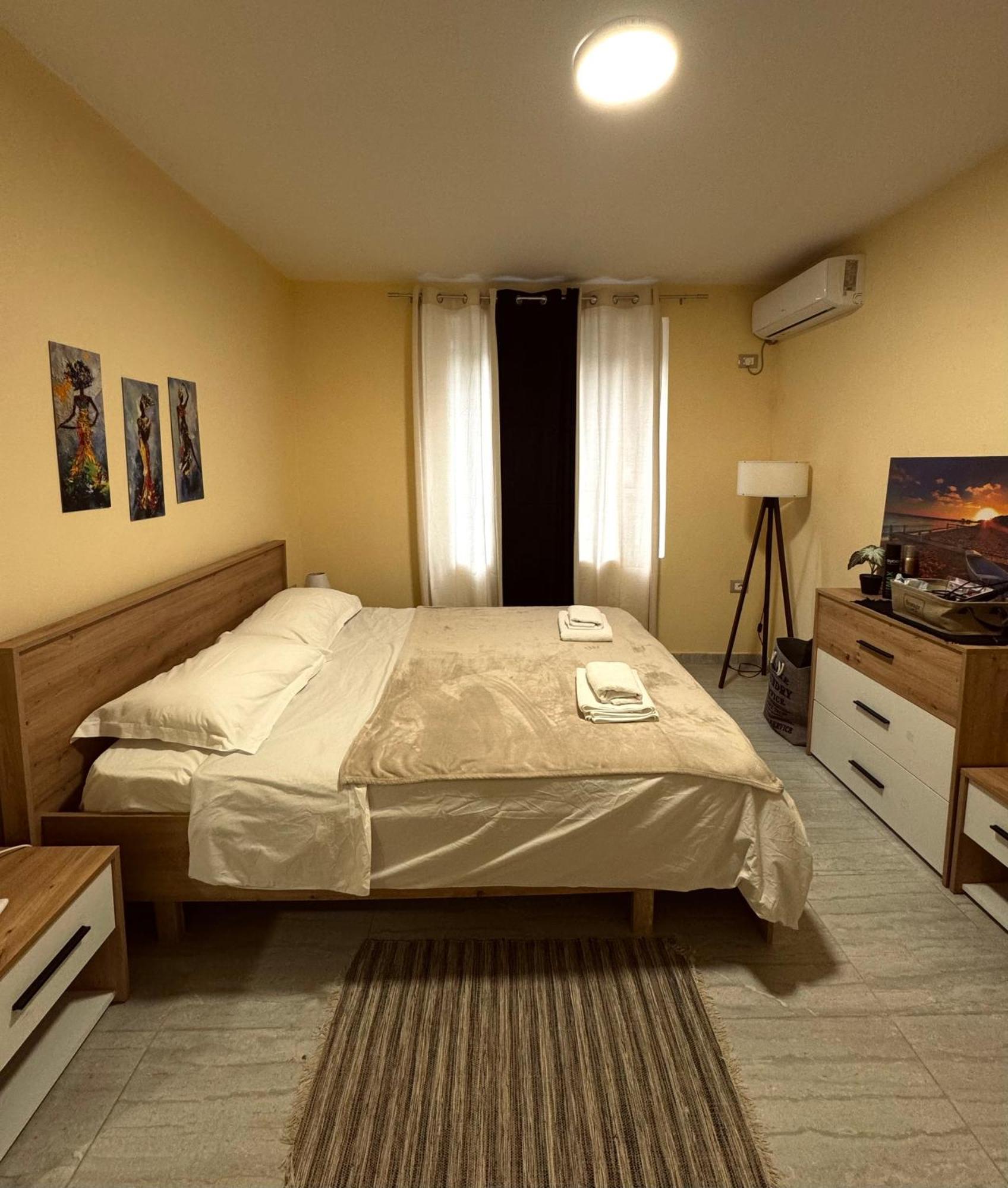 Urban Apartment In Blloku Tirana Buitenkant foto